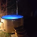 Dom wakacyjny Z Jacuzzi *