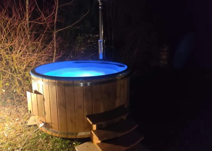 Semesterbostad Z Jacuzzi *